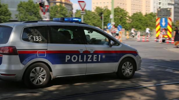 Wien: Frau soll Personal einer Einrichtung mit Messer bedroht haben