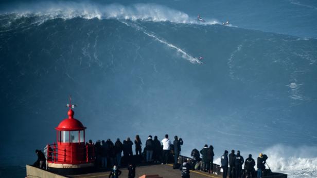 Die Rekordjagd auf Monsterwellen von Nazaré