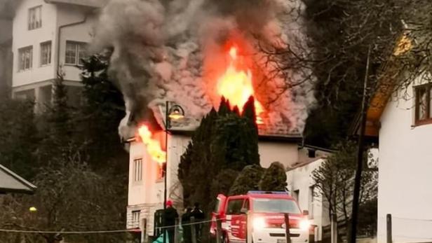 Bezirk Baden in NÖ: Pensionist bei Brand schwer verletzt