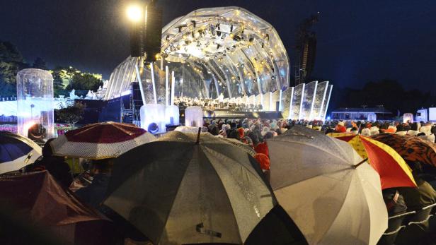 Konzert der 1000 Regenschirme