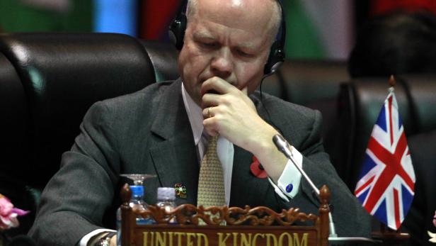 British Foreign Secretary William Hague attends the plenary session of the ASEM Summit in Vientiane November 5, 2012. A high-profile group of leaders and foreign ministers from Asia and Europe arrived at the capital of Laos for the Asia-Europe Meeting (ASEM) summit, held once every two years and scheduled from November 5 to 6. REUTERS/Sukree Sukplang (LAOS - Tags: POLITICS)