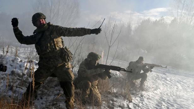 Ukrainische Soldaten trainieren für den Ernstfall einer russischen Invasion