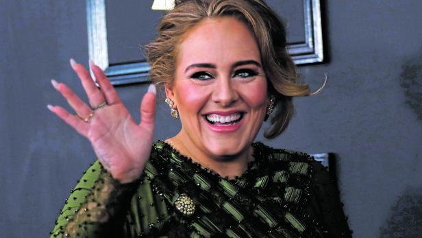 Die Sängerin Adele kommt bei der 59. jährlichen Grammy-Verleihung in Los Angeles an.