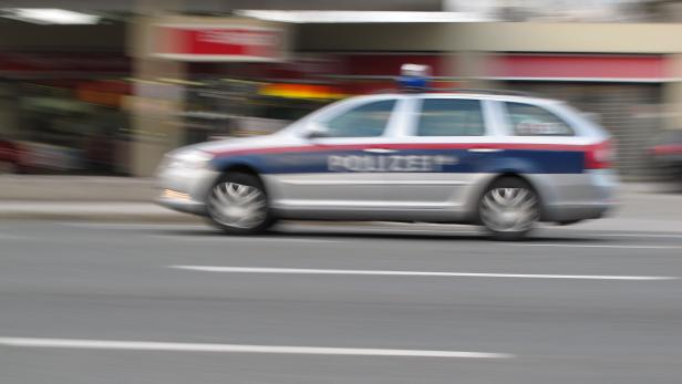 Wien: Drogenkäufer soll auf Flucht Polizisten angefahren haben