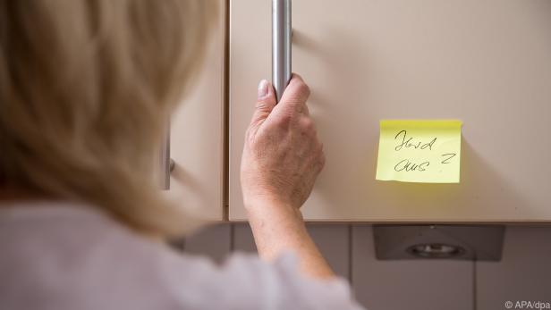 Bei vielen Alzheimerkranken beginnen die Symptome erst ab 65 Jahren