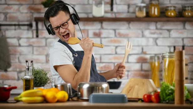 Volle Dröhnung: Diese Musik hören Spitzen-Köche während der Arbeit