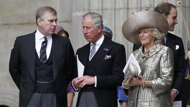 Prinz Charles: Vor laufender Kamera auf Prinz Andrew angesprochen
