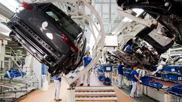Weltweite Mangel an Mikrochips belastet Autobauer in der EU schwer Weltweite Mangel an Mikrochips belastet Autobauer in der EU schwer