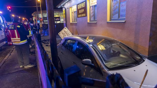 Kremser Fahrzeuglenker krachte gegen Hausmauer