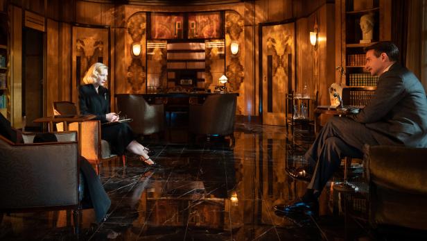 Cate Blanchett als Psychiaterin und Bradley Cooper als Hellseher werden Komplizen in dem Noir-Remake „Nightmare Alley“