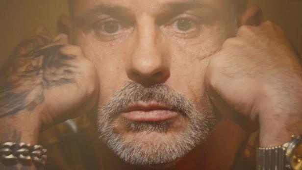 Das denkt Promi-Tätowierer Helmut Zeiner über das Tattoo-Farben-Verbot
