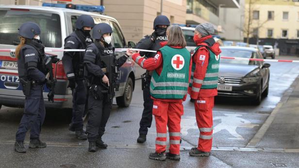 Drohung gegen Innsbrucker Schule: Polizei mit Großaufgebot vor Ort
