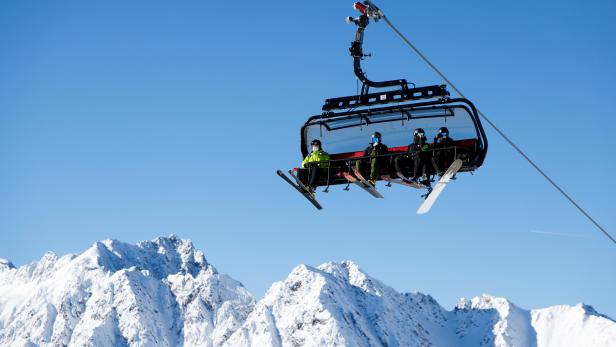Ski season opens during COVID-19 lockdown in Ischgl