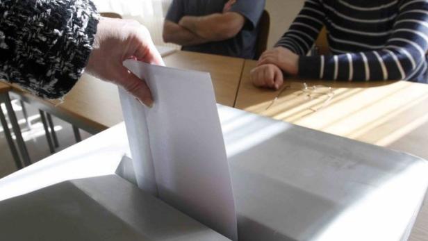 Volksbefragung, Wien, wählen, Wahlurne, Stimmabgabe