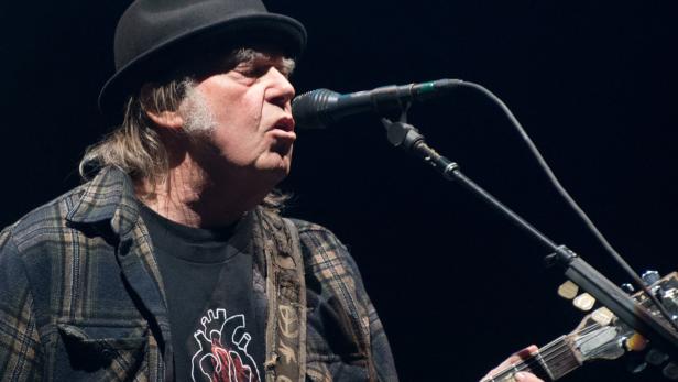 Neil Young droht Streaming-Riese Spotify mit Rückzug von Plattform