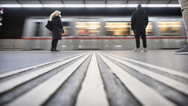 21-Jähriger mit Schreckschusspistole bedrohte in U-Bahn Fahrgäste