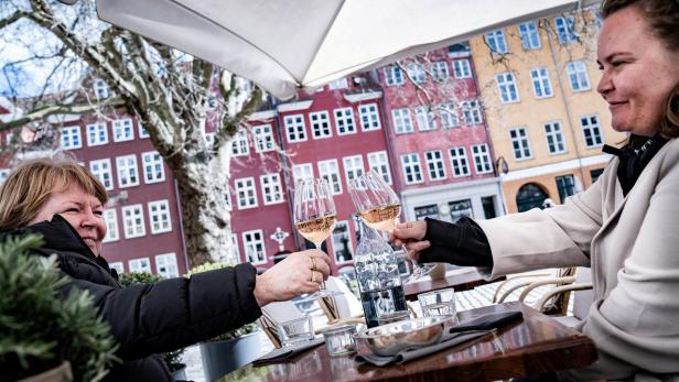 "Verstand verloren": War Aufheben aller Maßnahmen in Dänemark ein Fehler?