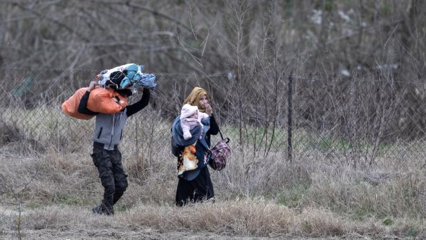 Flüchtlinge an der türkisch-griechischen Grenze (Symbolbild)