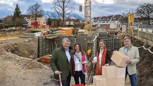 v.l.: Stiegl-Eigentümer Heinrich Dieter &amp;amp; Alessandra Kiener, Stiegl-Personalleiterin Kerstin Vockner und tiegl-Geschäftsführer und Projektverantwortlicher Franz Josef Bachmayer