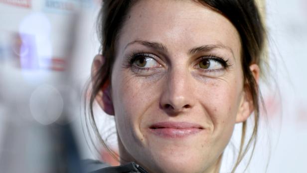 Skeleton-Star Janine Flock ließ für den Playboy die Hüllen fallen
