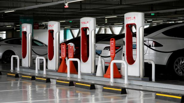 Tesla macht Supercharger wegen Überfüllung gratis