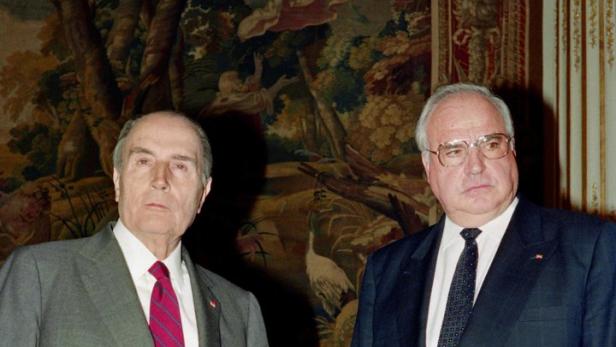Frankreichs Präsident Mitterrand und der deutsche Kanzler Kohl sind die Architekten des Vertrages