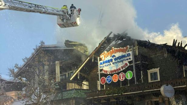 Salzburger Pinzgau: Hotel steht seit Stunden in Flammen