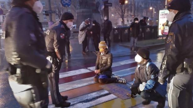 Spontane Klima-Demo am Westbahnhof aufgelöst: Vier Festnahmen