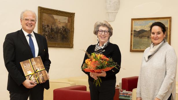 Bürgermeister Reinhard Resch und StR Sonja Hockauf-Bartaschek bedankten sich bei Dorrit Stiglbrunner (Mitte).