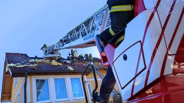 Feuerwehr St.Pölten unterstützte bei Dachstuhlbrand