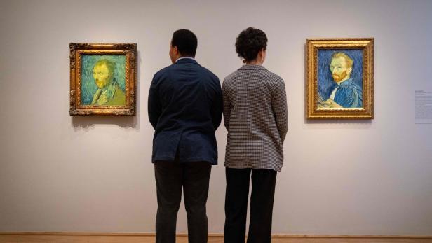 "Gelangweilter" Museumswächter bemalte am ersten Tag Gemälde