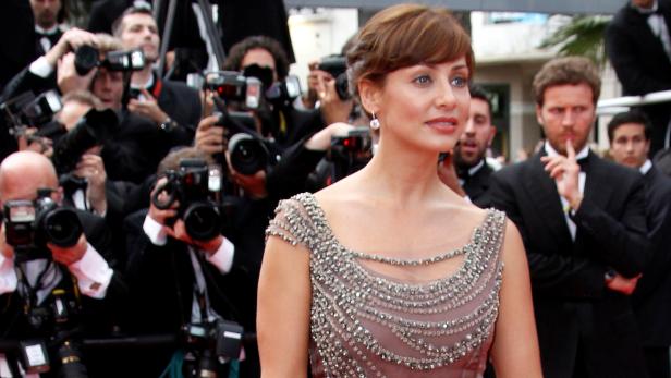 FILE PHOTO: Singer Imbruglia arrives for the screening of "Robin Hood" and for the opening ceremony of the 63rd Cannes Film Festival