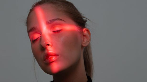 Laser: Die Schönheitswaffe gegen Pigmentflecken und Falten