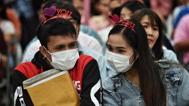 Valentinstag: Paare in Thailand sollen beim Sex Masken tragen