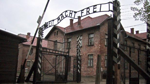 Das Eingangstor zum Konzentrationslager Auschwitz
