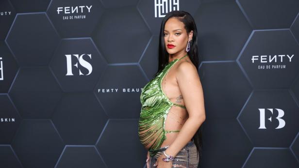 Bei Event: Rihanna zeigt sich im spektakulären Babybauch-Outfit