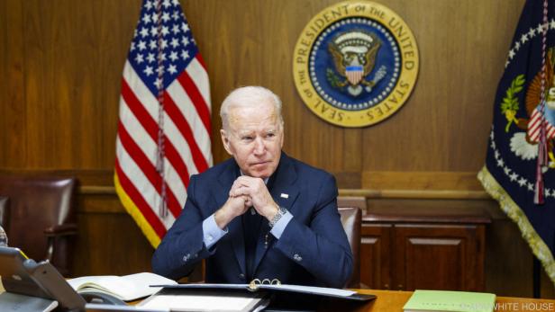 US-Präsident Biden griff auch am Sonntag um Telefonhörer