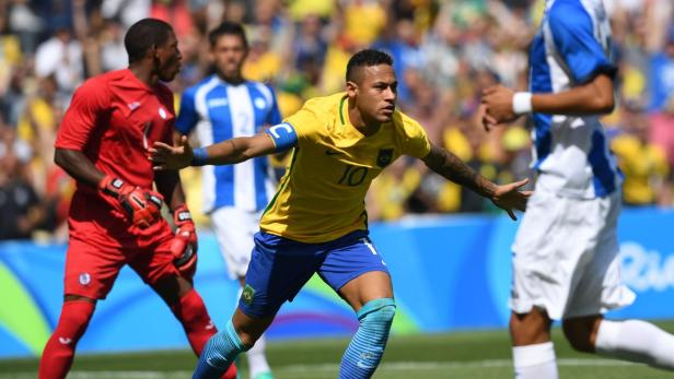 Neymar jubelt im gelben Trikot während eines Fußballspiels.