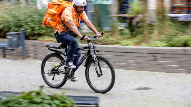 Fahrradboten demonstrieren erneut für bessere Arbeitsbedingungen