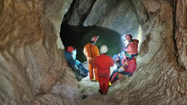 Drei eingeschlossene Forscher aus Salzburger Höhle befreit