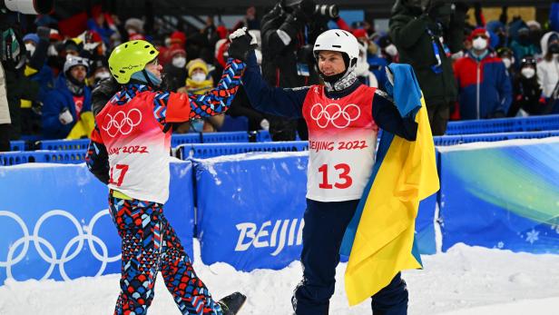 Ein Russe umarmt einen Ukrainer - ein olympischer Skandal?
