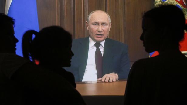 Putin addresses Russia