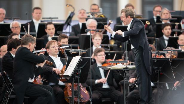 SOMMERNACHTSKONZERT DER WIENER PHILHARMONIKER SOMMERNACHTSKONZERT DER WIENER PHILHARMONIKER