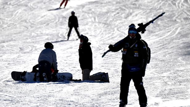 Drei Verletzte und ein Toter: Skiunfälle auf österreichs Pisten
