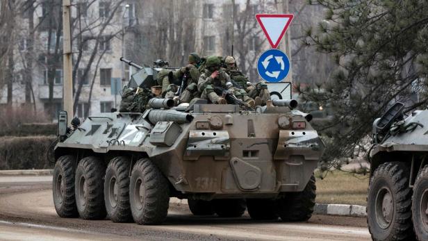 Der Tag 2 im Überblick: Panzervorstoß erreicht Kiew, 200 Ukrainer "neutralisiert"