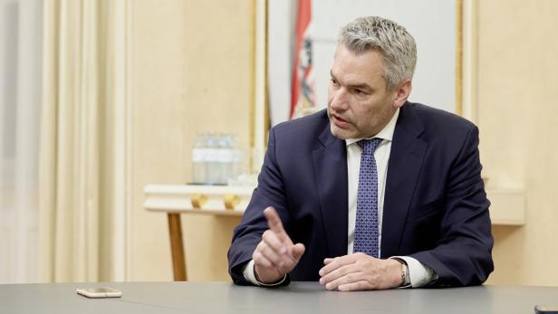 Nach Krisenkabinettssitzung: Österreich baut humanitäre und logistische Hilfe für Ukraine aus