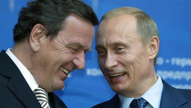 Putin-Freund Gerhard Schröder laufen die Mitarbeiter davon