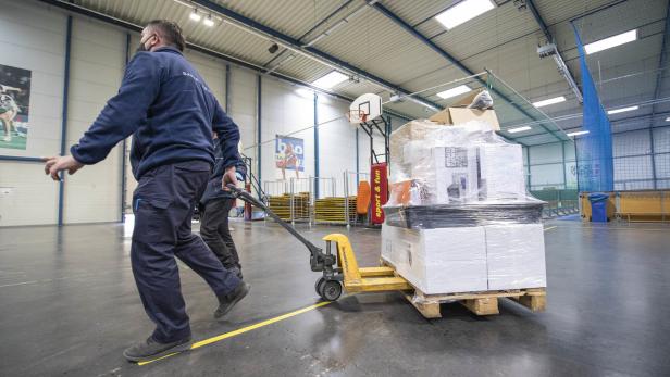 Lkw von Hilfswerk International bringt Güter zur ukrainischen Grenze