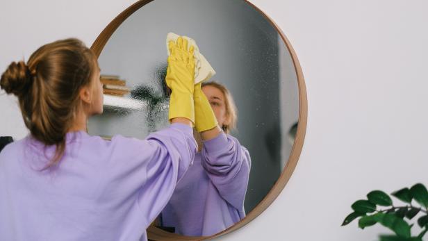 Neue Studie: Übernehmen Frauen noch immer den Großteil der Hausarbeit?