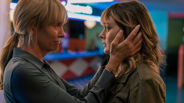 "Piece of Her" auf Netflix: Toni Collette als Mutter mit Geheimnissen